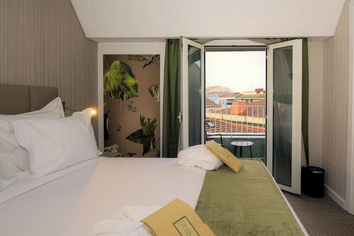 Room 8 of 17