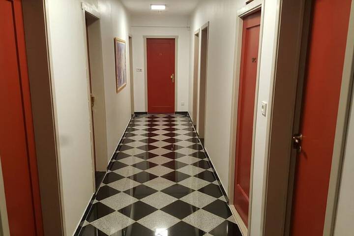 Ballroom/Hall 29 of 33