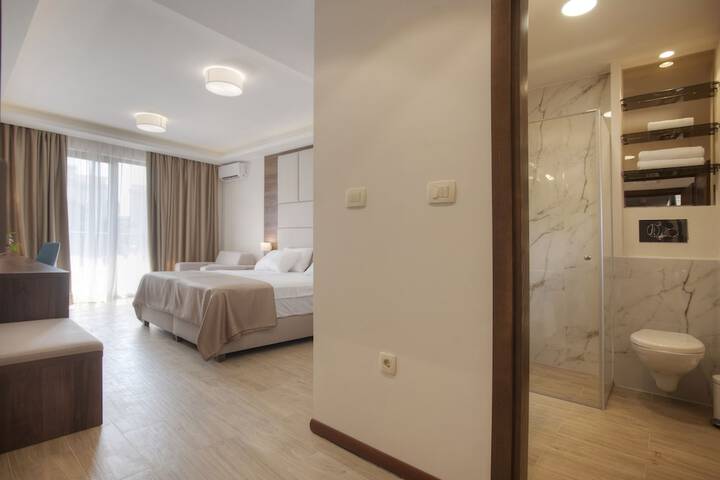 Room 28 of 71