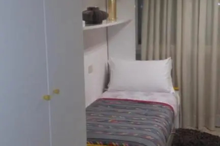 Room 2 of 8