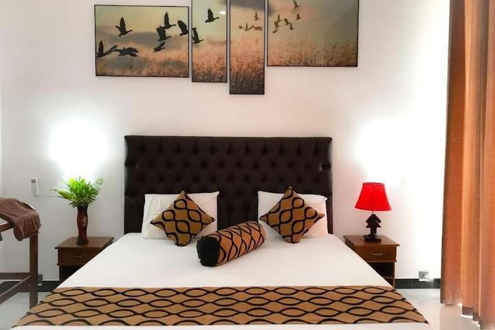 Room 8 of 16