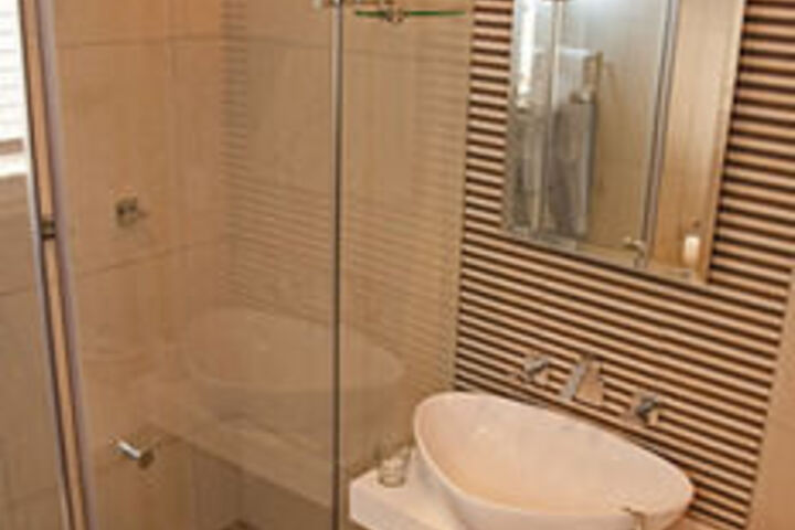 Room 10 of 33