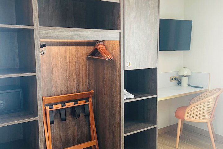 Room 52 of 153