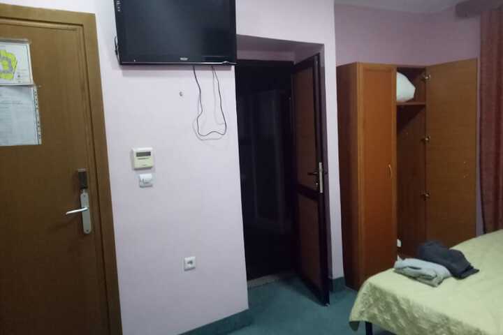 Room 15 of 44
