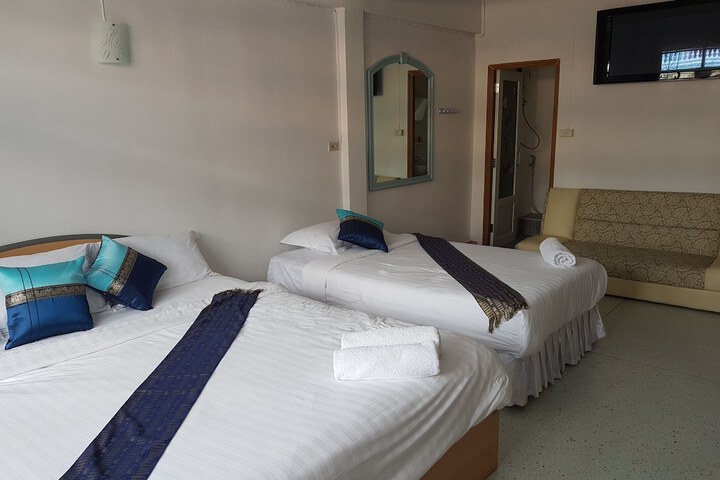 Room 11 of 30
