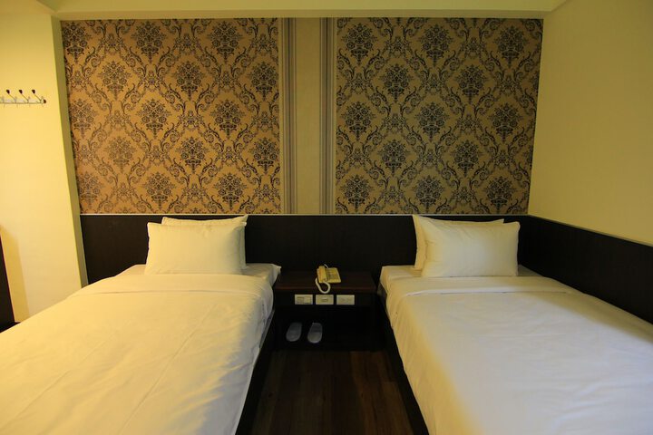 Room 8 of 49