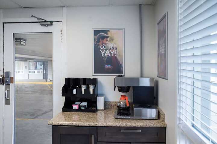 Breakfast/Coffee Service 26 of 30