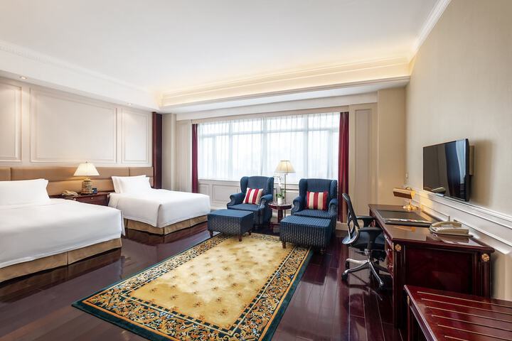 Room 5 of 76