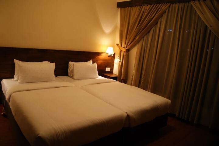 Room 11 of 18