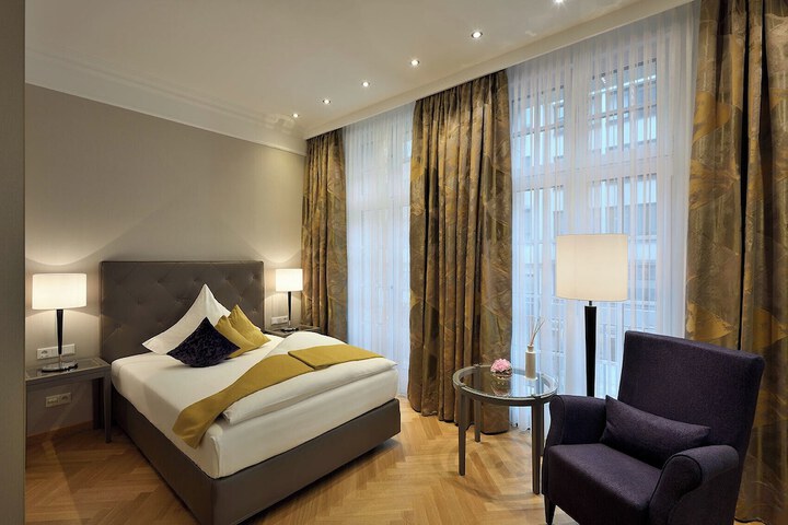 Room 20 of 77