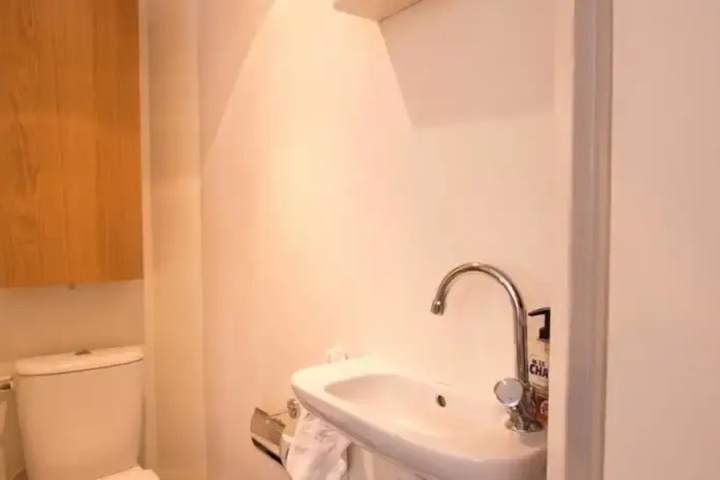 Room 10 of 22