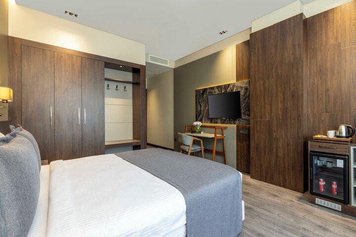 Room 8 of 63