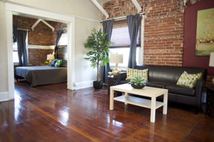 Room 8 of 10