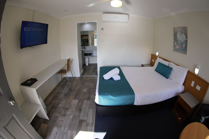 Room 8 of 121