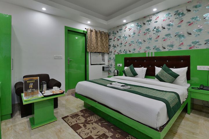 Room 35 of 102
