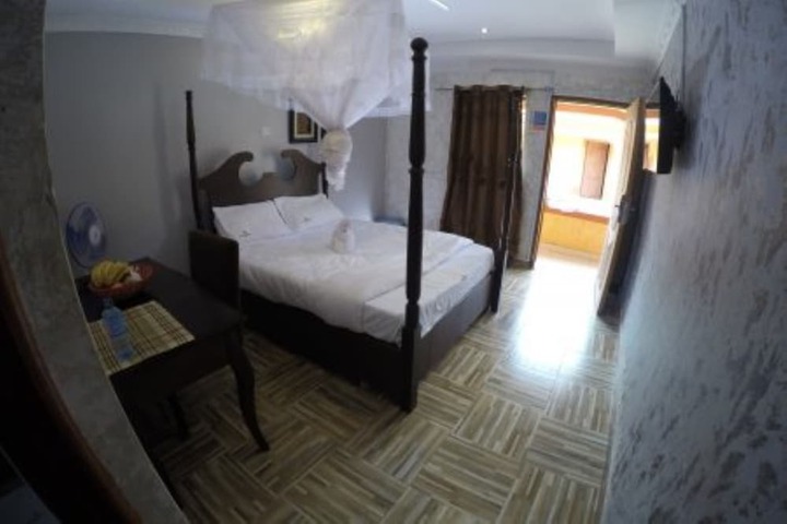 Room 12 of 32