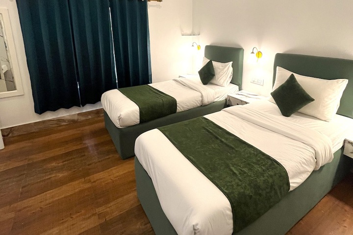Room 33 of 95