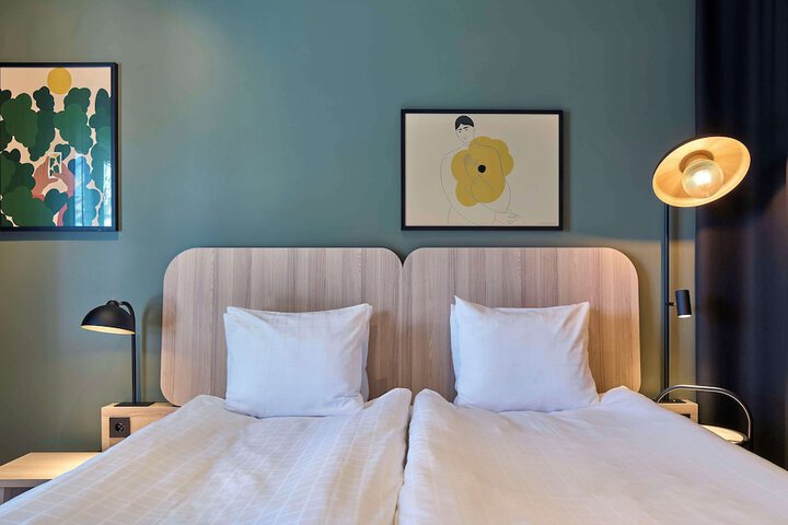 Room 16 of 64