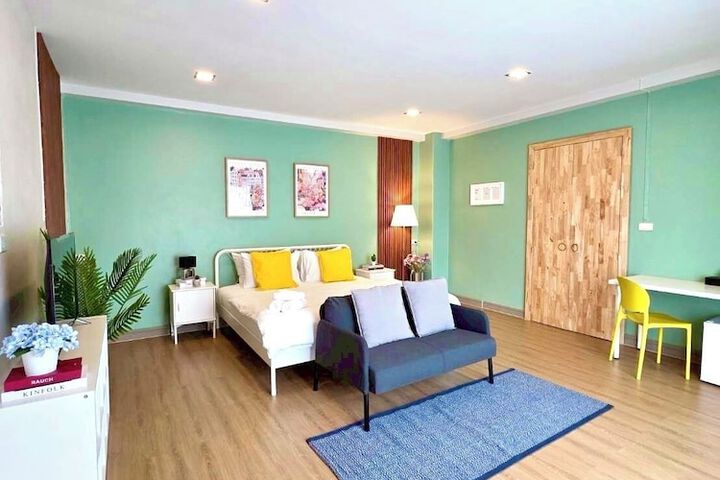 Room 8 of 32