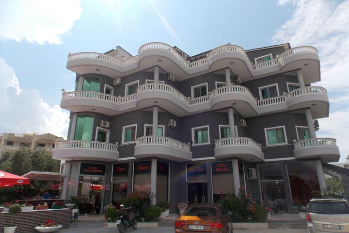 Villa Qendra