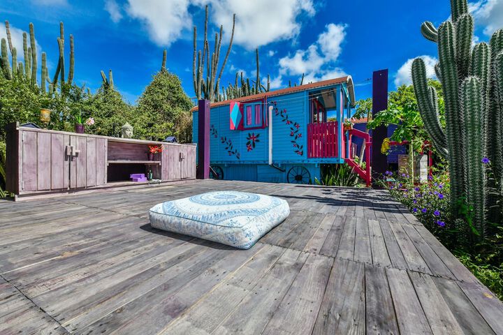 Hotel Exterior 80 of 104