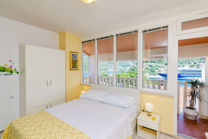 Room 10 of 49