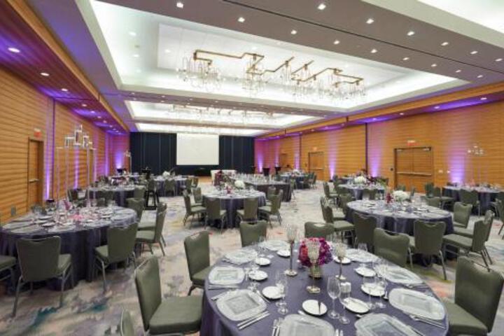 Ballroom/Hall 14 of 39