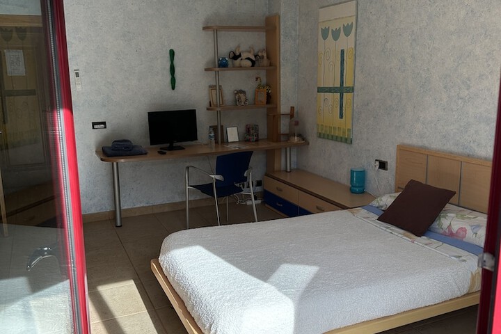 Room 44 of 165