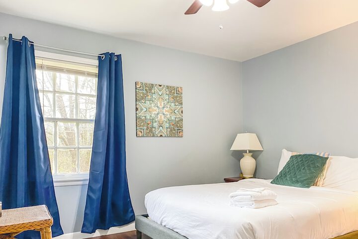 Room 3 of 32
