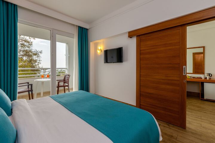 Room 27 of 180