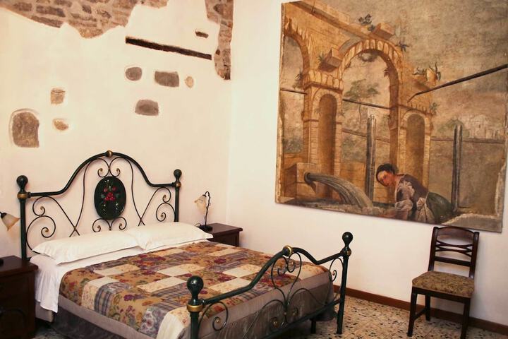 Room 3 of 62