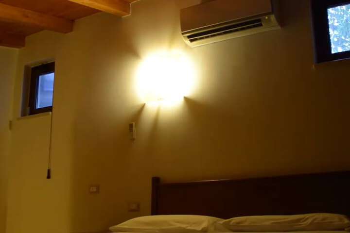 Room 4 of 35
