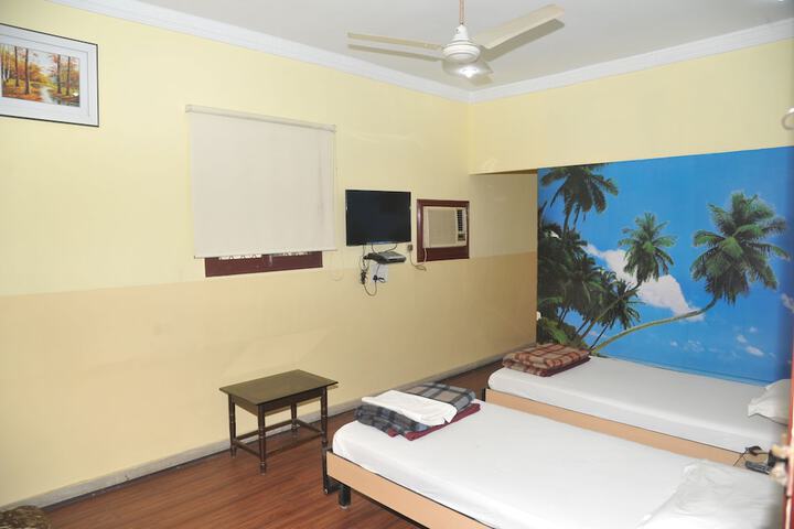 Room 11 of 34