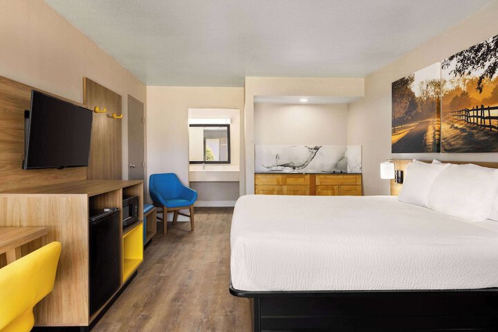Room 17 of 32