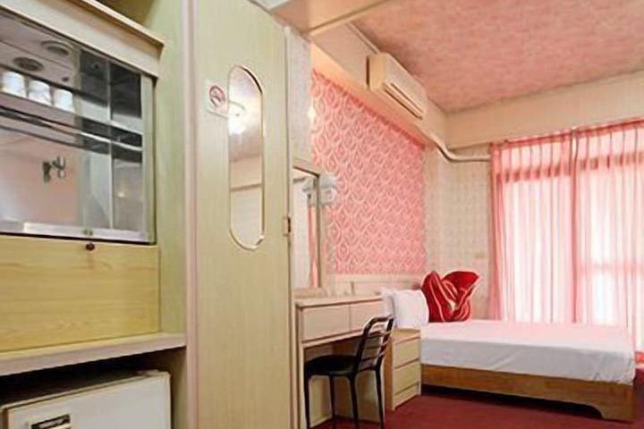 Room 32 of 51