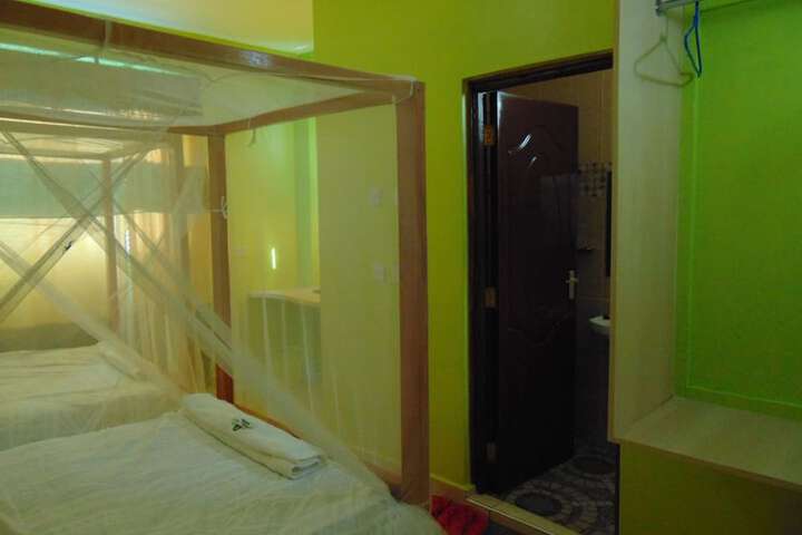 Room 12 of 34