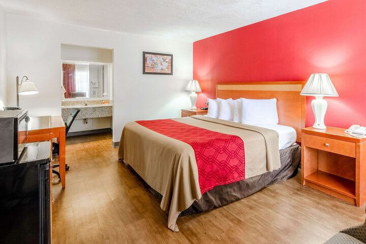 1 King Bed (1 of 7)