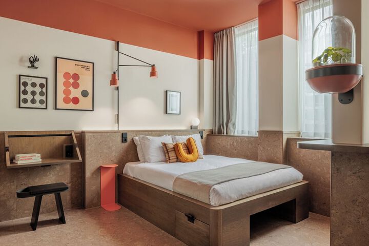 Room 48 of 96
