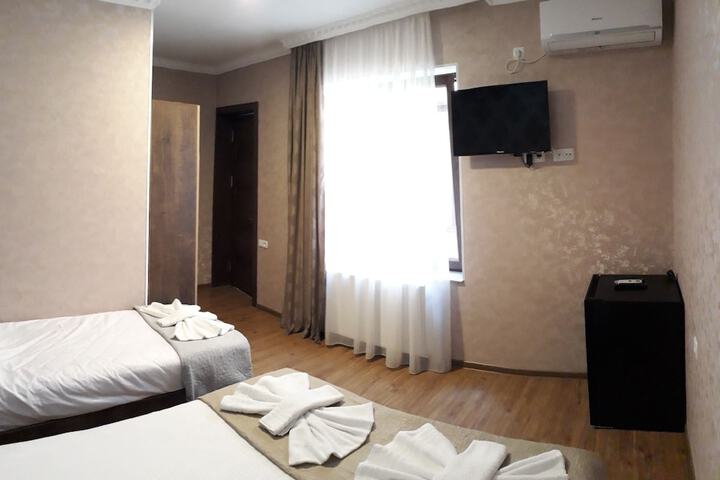 Room 11 of 34