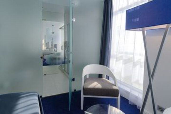 Room 83 of 112
