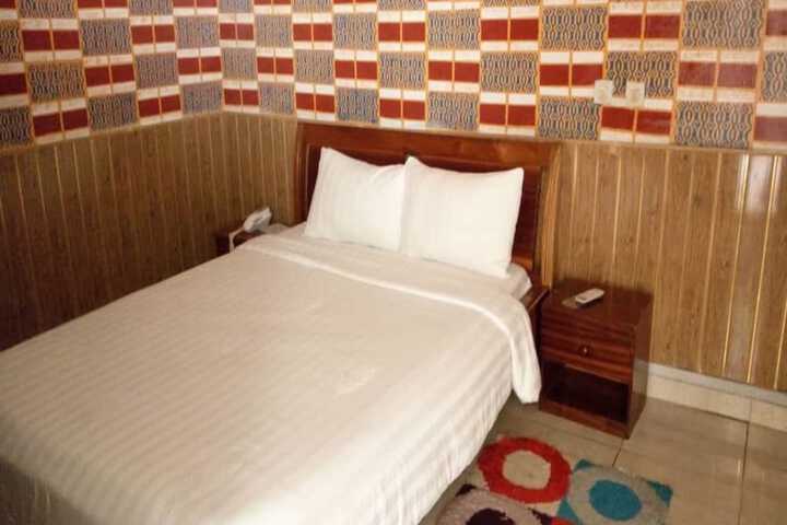 Room 7 of 23