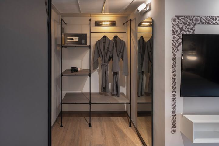 Room 15 of 95