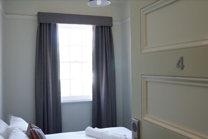 Room 3 of 43