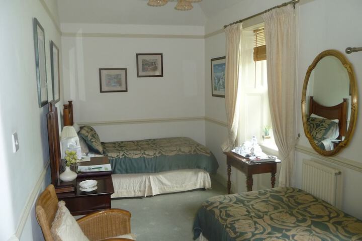 Room 4 of 40