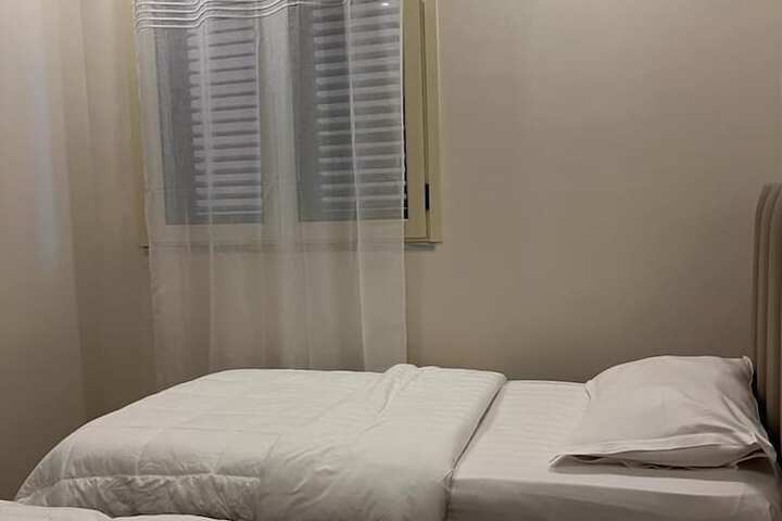 Room 5 of 146