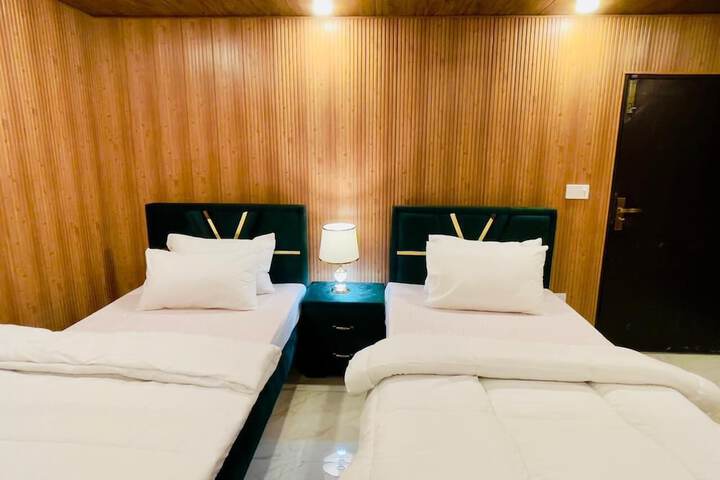 Room 27 of 43