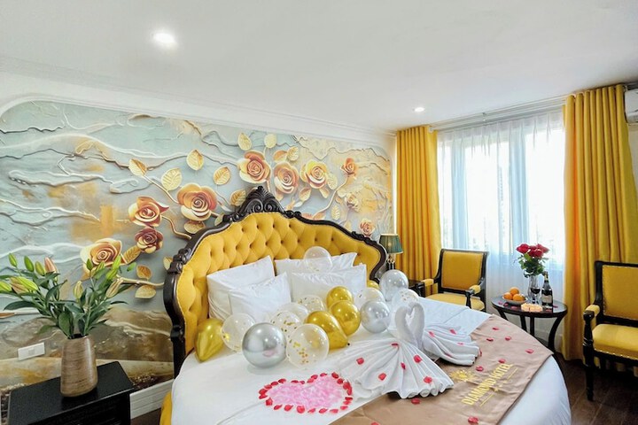 Room 8 of 113