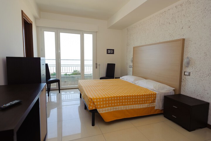 Room 16 of 49