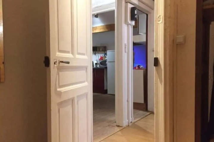 Room 6 of 10