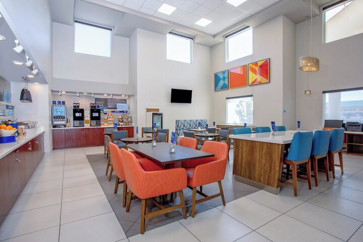 Breakfast/Coffee Service 38 of 51